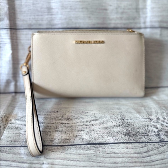 Michael Kors Wallet Wristlet - Picture 1 of 6